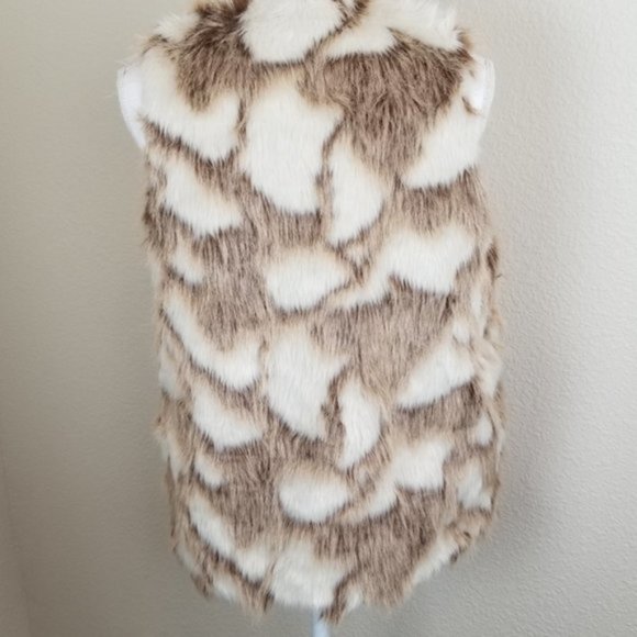 Neutral Faux fur vest - Picture 6 of 16
